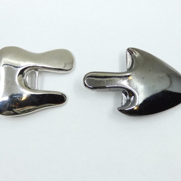 Vintage NOS Silver & Gunmetal Abstract Arrow Shape Interlocking Metal Bu… - Picture 4 of 6
